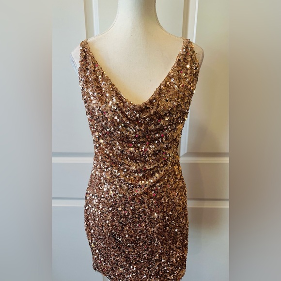 Love&Lemonade sexy Gold drop collar open back Bodycon sequin dress size L NWT - Picture 4 of 8